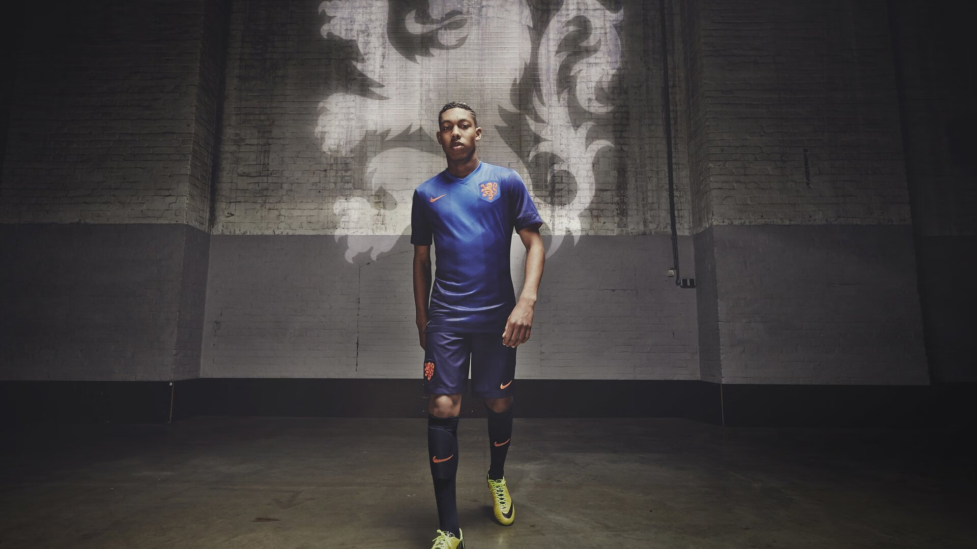 华体会在线-德国男子81公斤级举重选手在决赛中获得第九名，德国举重小将